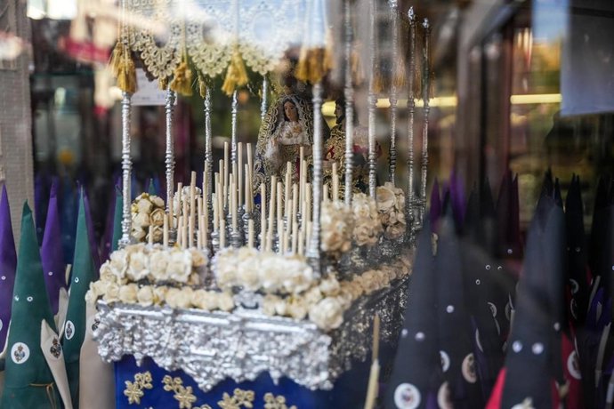 Escaparate cofrade en Sevilla