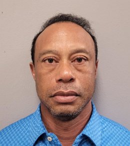 Foto policial de Tiger Woods tras ser detenido por negarse a realizar una prueba de orina después de su accidente de tráfico