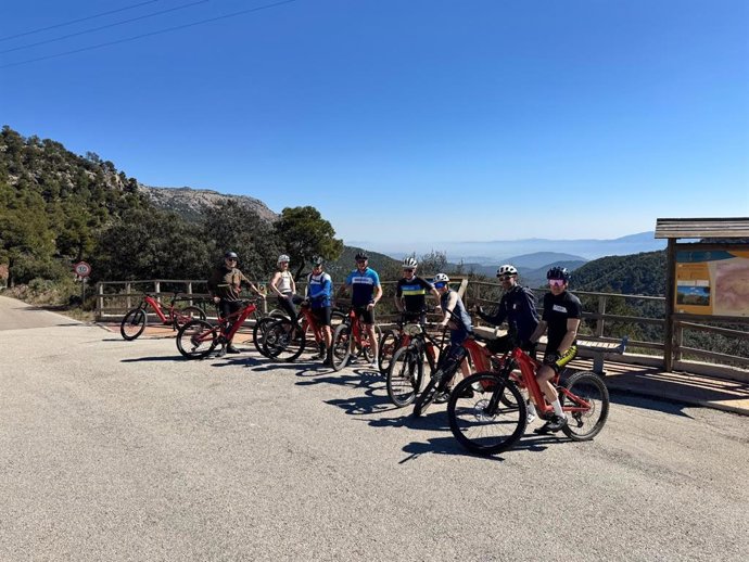 Los turoperadores nórdicos durante una de las rutas cicloturísticas