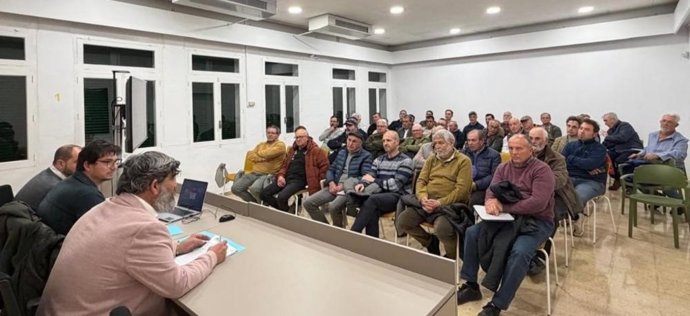 El Consell de Mallorca reúne a las asociaciones de caza para informarles sobre la nueva convocatoria de subvenciones.