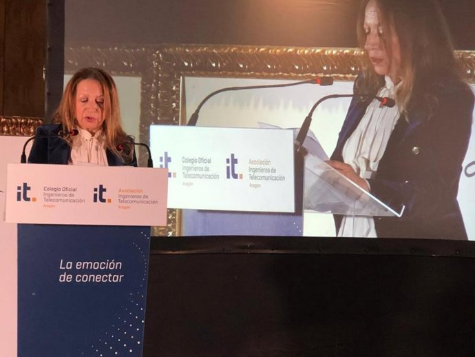 María Ángeles Rincón se dirige a los asistentes a la Noche de las Telecomunicaciones y la Sociedad de la Información