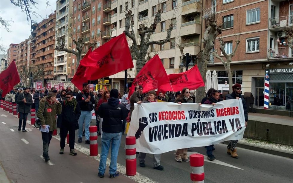 Una manifestación pide el "fin de la especulación inmobiliaria y la "expropiación de vivienda en manos de fondos buitre"