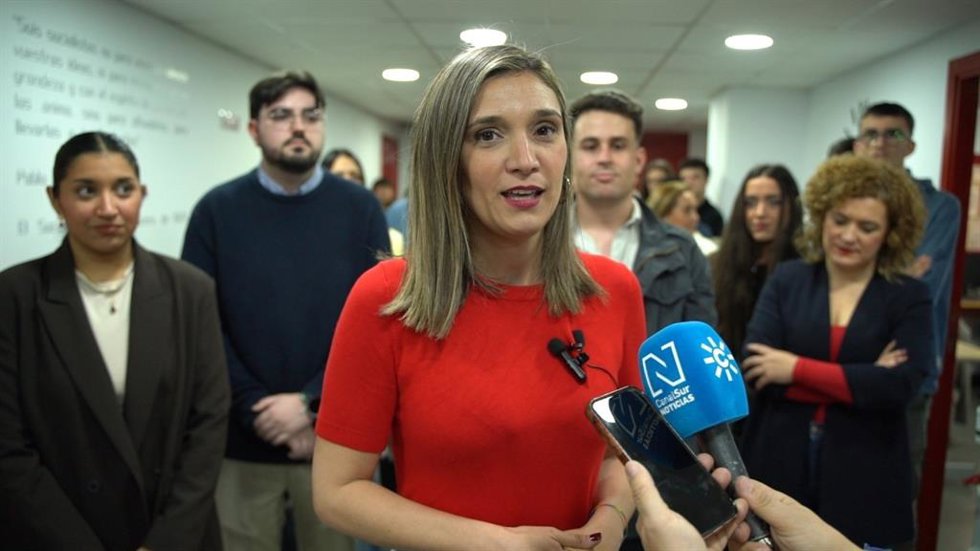 La vicesecretaria general del PSOE-A y portavoz parlamentaria, María Márquez, en declaraciones a los medios en Huelva.