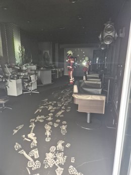 Bomberos acuden a una peluquería de Santoña por humo producido por un cortocircuito