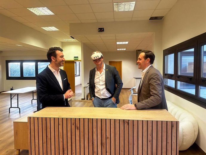 El presidente de la Diputación de Valladolid, Conrado Íscar (der)