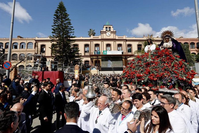 Traslado del Cautivo de Málaga y la Virgen de la Trinidad y su paso por el Hospital Civil de Málaga.