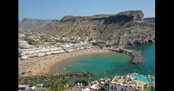 Encuentran el cadáver de una menor de 15 años en la bocana del muelle de Puerto Rico, al sur de Gran Canaria