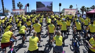 El 'Cycling Solidari' del Tour de França organitzat a Barcelona