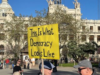 Imagen de una pancarta en la concentración
