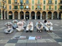 Activistas denuncian la "tortura generalizada" de los presos palestinos en cárceles israelíes con una 'performance'