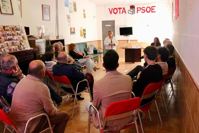 La candidata a liderar el PSOE de Extremadura, Soraya Vega, en su visita a la agrupación local de Jerez de los Caballeros, a 28 de marzo de 2026.
