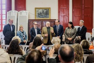 Anglarill agraint l'homenatge