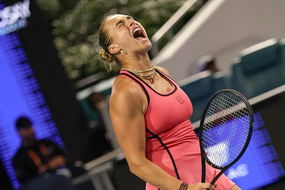 Aryna Sabalenka celebra una victoria en el Miami Open.