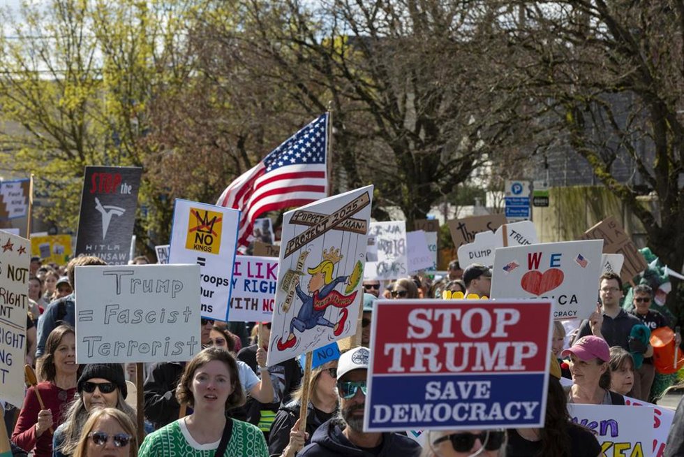 Manifestación de No Kings (Sin Reyes) en Seattle, EEUU