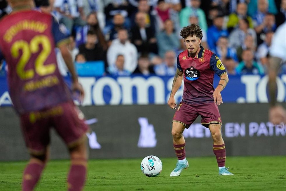 Archivo - Mario Soriano, en un partido con el Deportivo de La Coruña.