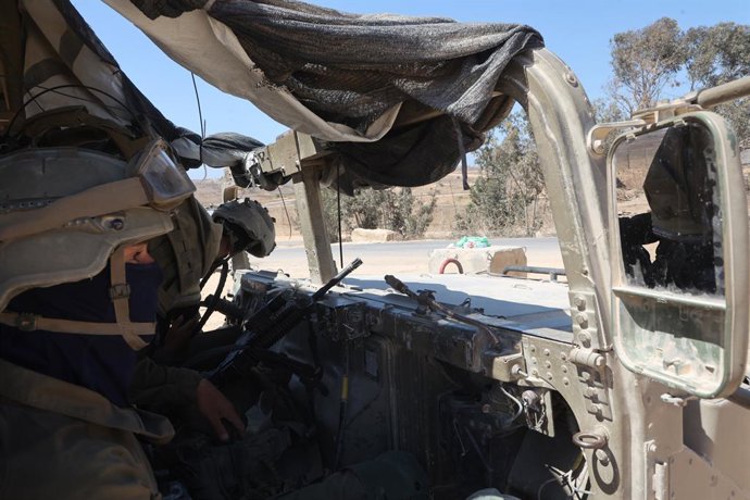 Archivo - SDEROT, Sept. 8, 2025  -- An Israeli military vehicle is seen on the Israeli border with Gaza on Sept. 7, 2025.   Israel's military spokesperson Effie Defrin said Thursday that Israeli forces control about 40 percent of Gaza City and will "expan