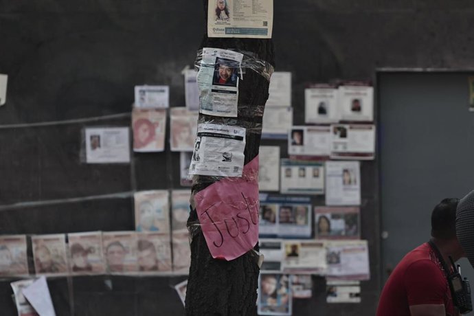 Carteles de personas desaparecidas en Ciudad de México