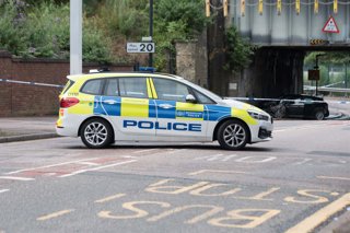 Archivo - July 4, 2021, East London, Newham, UK: London UK; Met Detectives  launch an investigation in East London after a male aged 22 suffered slash wounds to the face at around 3.41 this morning. He was pursued by a gang to West Ham station in Newham w