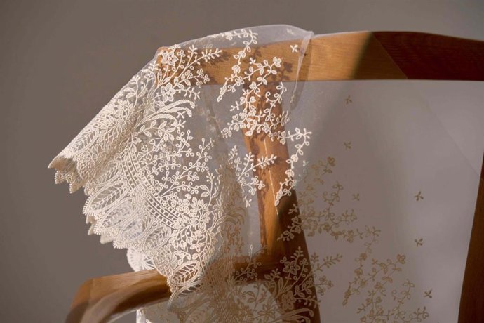 Los alumnos deben reinterpretar, desde una mirada actual y experimental, bordados de Eusebio Sánchez