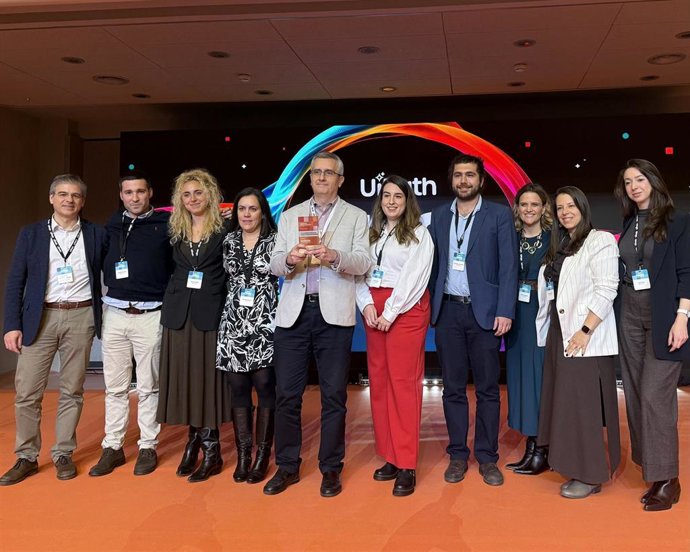 Un Momento De La Entrega Del Premio Que Reconoce El Carácter Innovador Del Proyecto AURORA.