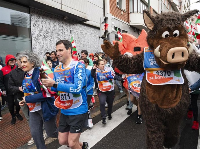 El Lehendakari,Imanol Pradales, en la Korrika