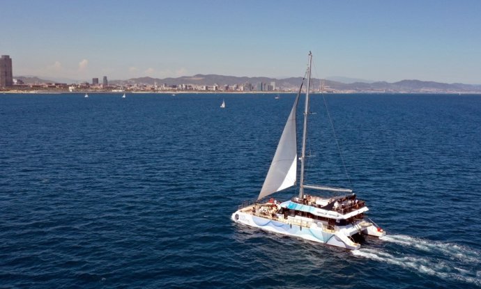 Archivo - Imagen de archivo de catamarán.