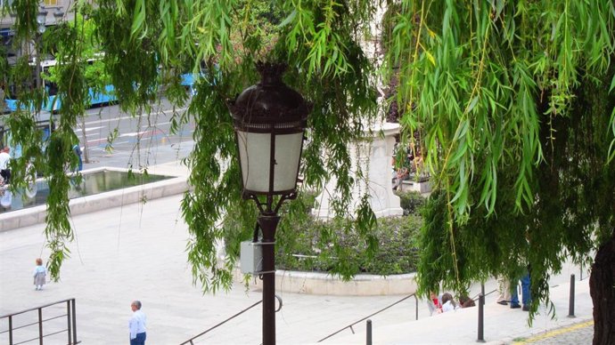 Archivo - Santander adjudica a Elecnor las nuevas instalaciones de alumbrado en calles, entornos infantiles y espacios públicos.-ARCHIVO