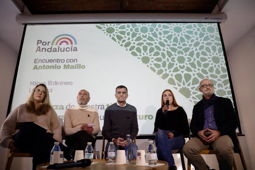 Archivo - El candidato a la presidencia de la Junta de Andalucía por Por Andalucía, Antonio Maíllo, y el candidato de Izquierda Unida, Ernesto Alba, asisten al acto de Por Andalucía 'La fuerza de nuestra tierra; la esperanza de nuestro futuro', a 18 de en