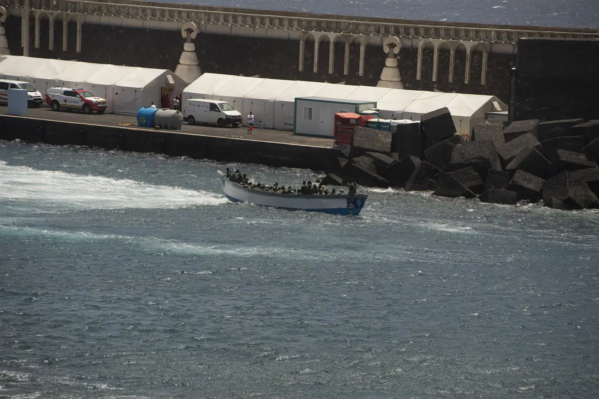 Cayuco llegando al puerto de La Restinga, 22 de agosto de 2024.