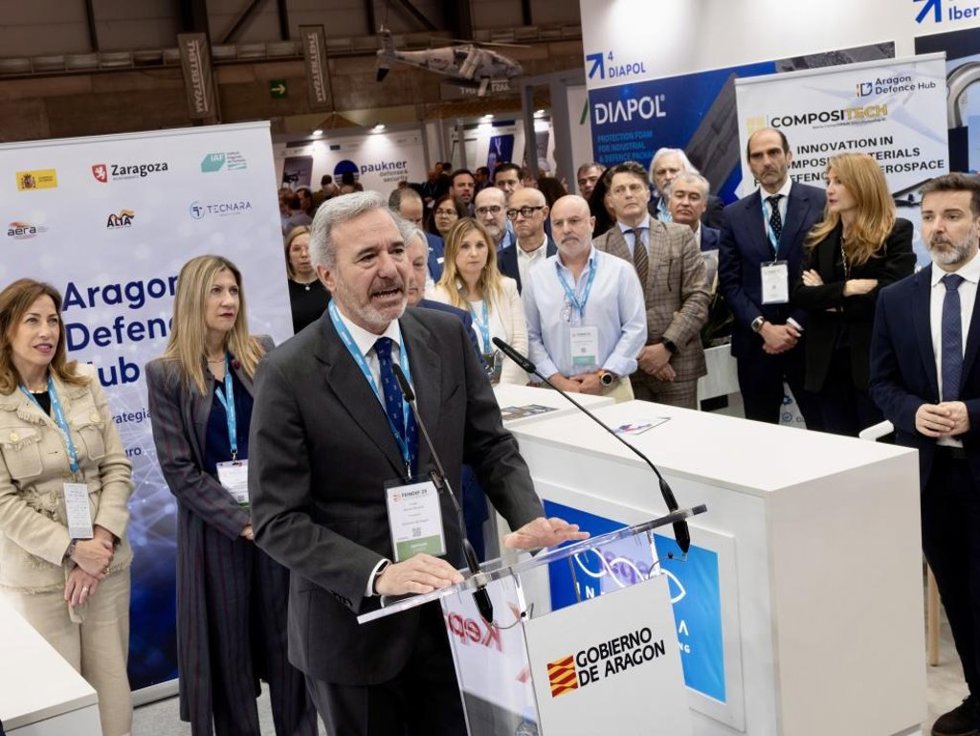 El presidente del Gobierno de Aragón, Jorge Azcón, durante la inauguración de FEINDEF 2025.
