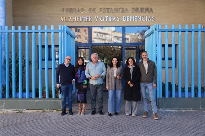 Reunión de representantes del PSOE de Córdoba encabezados por su secretaria general, Rafi Crespín, con la Asociación 'San Rafael' de Alzheimer y otras Demencias de Córdoba.