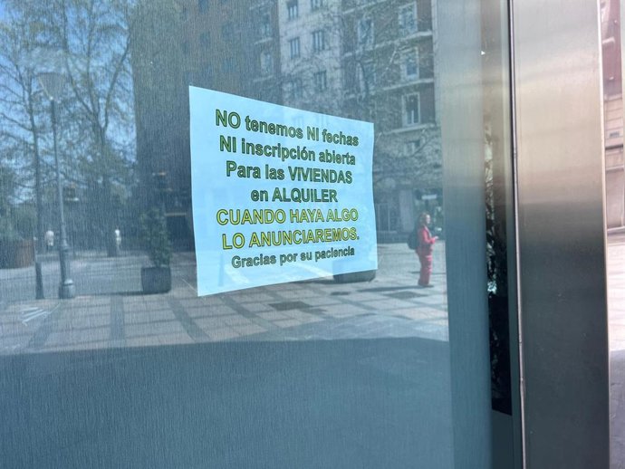 Cartel en la sede de VIVA