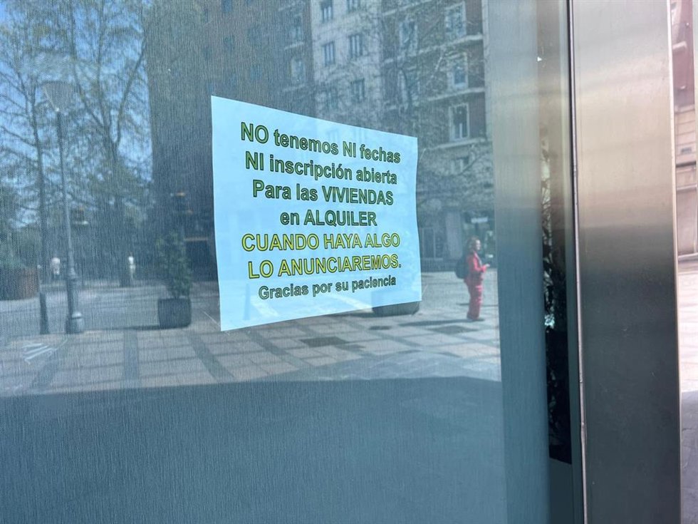 Cartel en la sede de VIVA