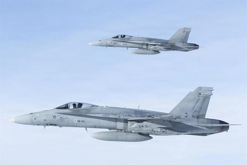 Ejercicios conjuntos de aviones de combate de EEUU y Finlandia 