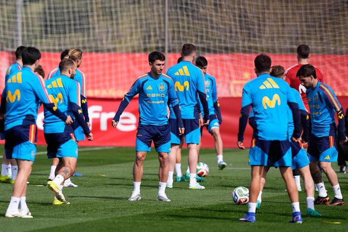 Martín Zubimendi durante un entrenamiento de la selección española de fútbol