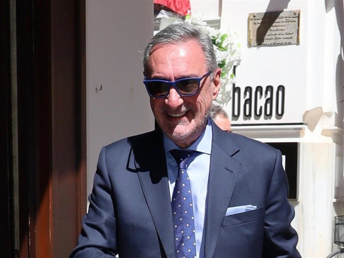 Carlos Herrera en las calles de Sevilla el Domingo de Ramos