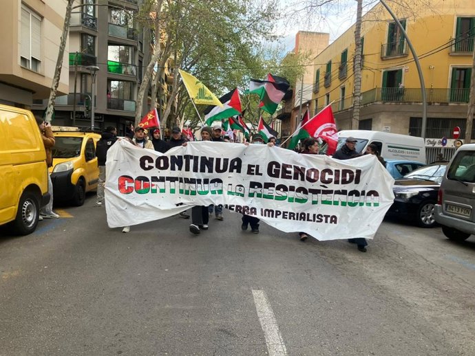 Manifestación de Ciutadans per Palestina para exigir el fin del "genocidio" en Gaza y de las guerras en Irán y Líbano.