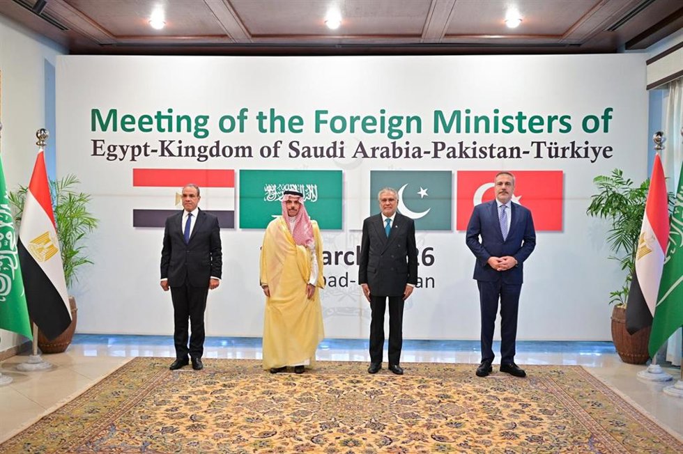 Los ministros de Asuntos Exteriores de Egipto, Bader Abdelati; Arabia Saudí, Faisal bin Farhan; Pakistán, Ishaq Dar, y Turquía, Hakan Fidan en Islamabad