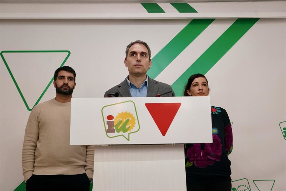 El coordinador general de IU Andalucía, Toni Valero, ofrece una rueda de prensa. (Foto de archivo).