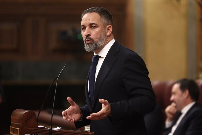 Archivo - Arquivo - O presidente do VOX, Santiago Abascal, durante uma sessão de questionamento ao governo no Congresso dos Deputados, em 11 de fevereiro de 2026, em Madri (Espanha). A sessão plenária é palco do primeiro confronto direto do ano entre o lí