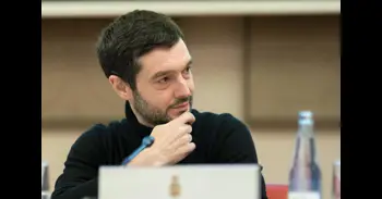 Consumo avisa a 13 fondos e inmobiliarias de que han de aceptar prorrogar alquileres en sus 100.000 viviendas