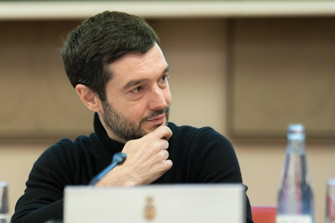 El ministro de Derechos Sociales, Consumo y Agenda 2030, Pablo Bustinduy, durante una jornada sobre la regularización de la publicidad de alimentos no saludables, en el Congreso, a 2 de marzo de 2026, en Madrid (España). Bajo el lema ‘Comer sano no es un 