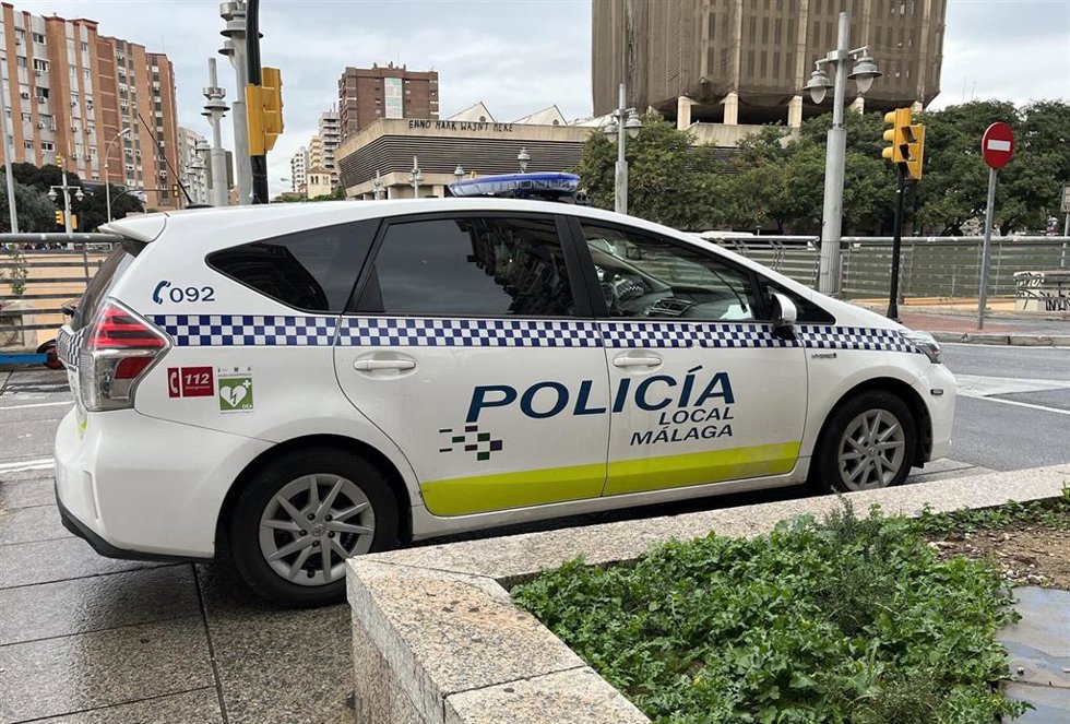 Archivo - Vehículo de la Policía Local de Málaga.
