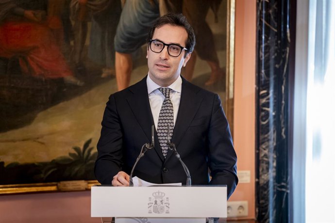 O primeiro vice-presidente e ministro da Economia, Comércio e Empresa, Carlos Cuerpo, durante a cerimônia de transferência de pastas, em 27 de março de 2026, em Madri (Espanha). O presidente Pedro Sánchez anunciou ontem que o ministro da Economia, Comérci