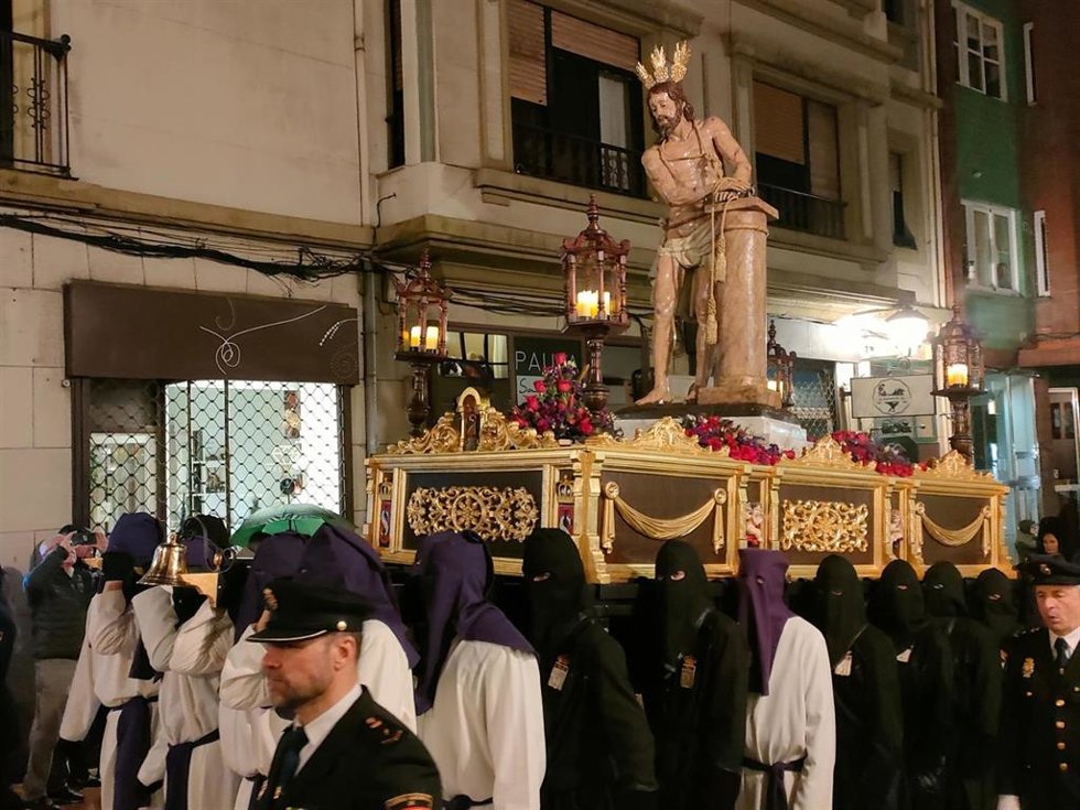 Archivo - Procesión del Silencio del martes en Semana Santa en Oviedo 2024.