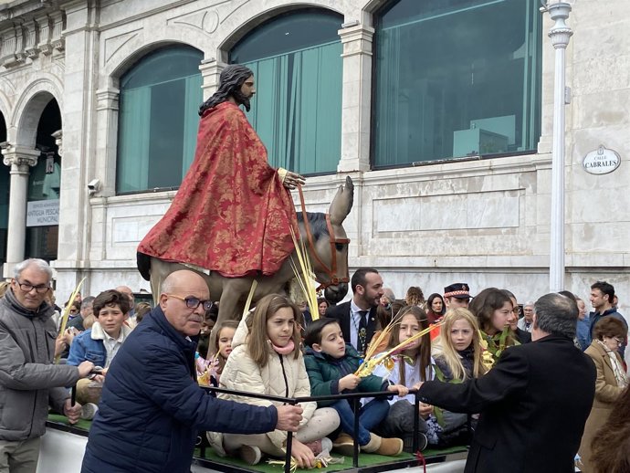 Archivo - Procesión Domingo de Ramos, Semana Santa, en Gijón.