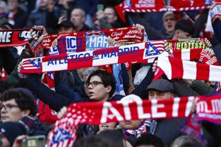 Archivo - Fans of Atletico de Madrid are seen during the Spanish League, LaLiga EA Sports, football match played between Atletico de Madrid and Villarreal CF at Riyadh Air Metropolitano stadium on January 25, 2025, in Madrid, Spain.