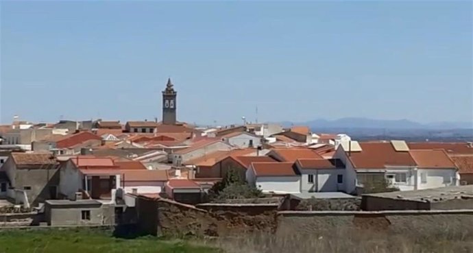 El arzobispo de Mérida-Badajoz convoca para este martes un toque de campanas por la esperanza en el mundo rural.