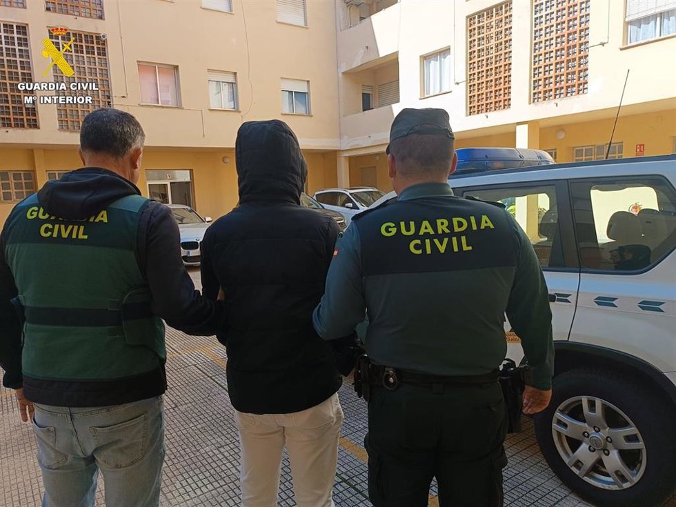 Detenidos los autores de robos en estaciones de servicio de Gandía