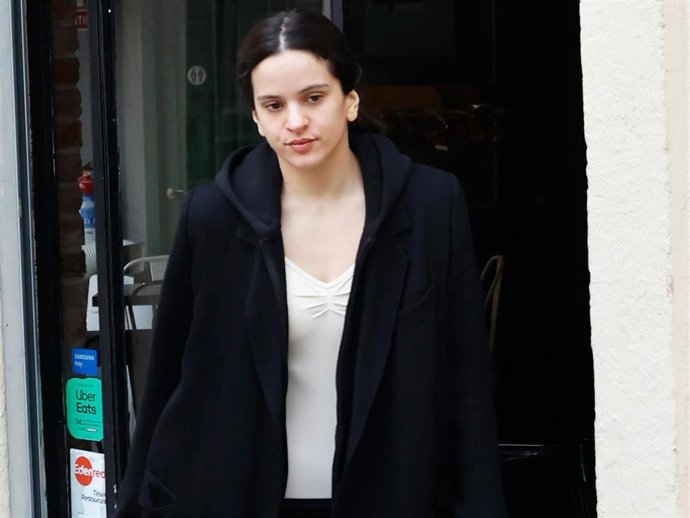 Rosalía abandonando un restaurante libanés en Madrid